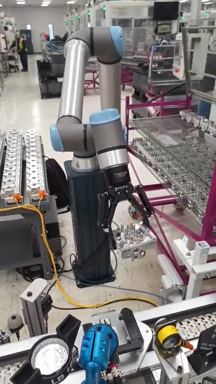 Robotic Palletizing Cell – Food & Beverage